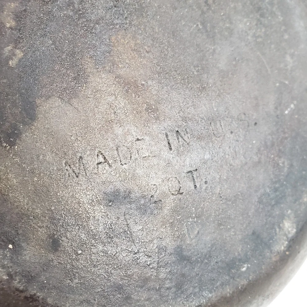 Vintage Lodge Cast Iron 2QT Dutch Oven with Bail Handle Made in USA No Lid 7.5: